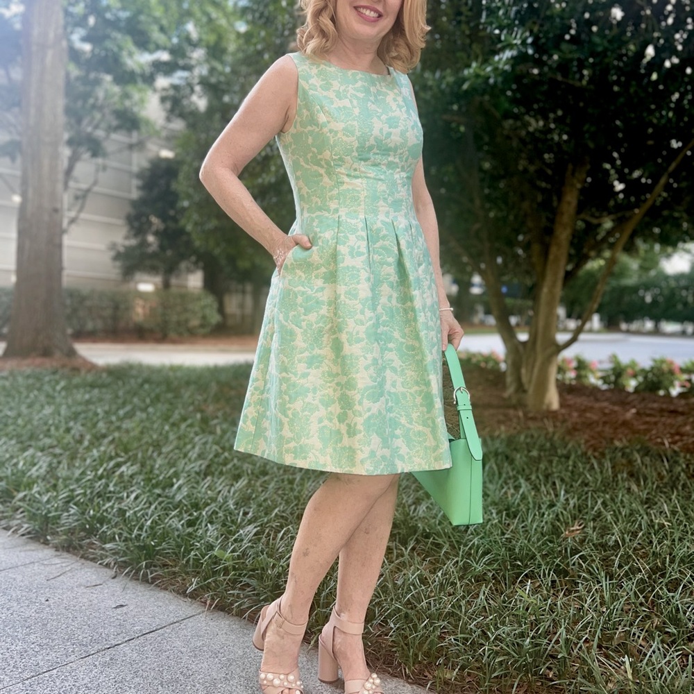 J HOWARD -Beautiful brocade “fit & flare” dress with pockets.Great deal! 😀